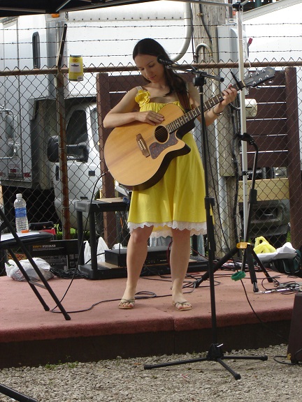Julie Kaylin performing at the Grundy County Fair